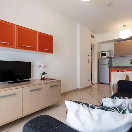 Apartment Peaceful Flat In The Heart Of - Beahost *
